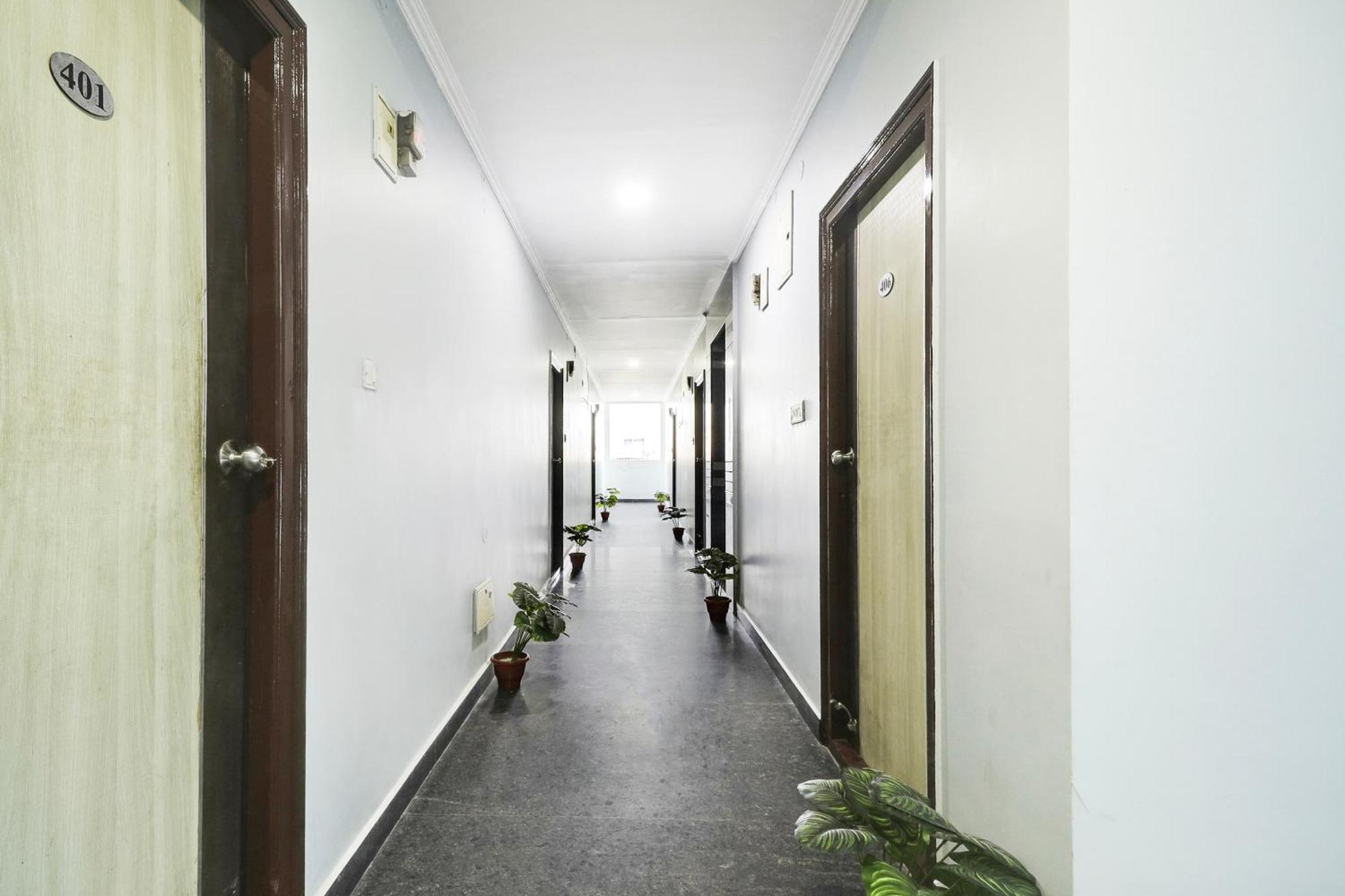 Super Townhouse De Alphabet Hotel Kukatpally Nexus Mall Hyderabad Exterior photo