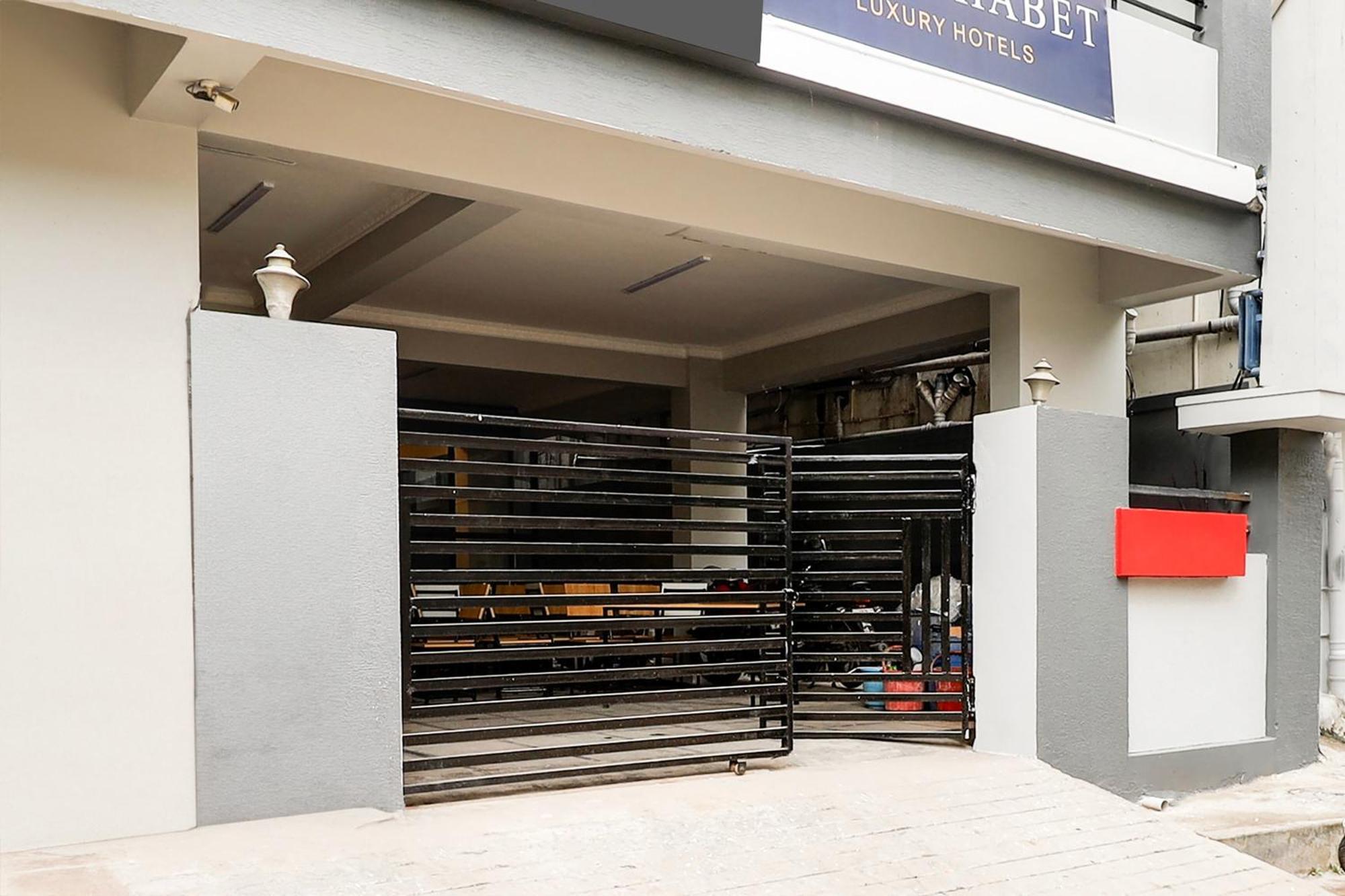 Super Townhouse De Alphabet Hotel Kukatpally Nexus Mall Hyderabad Exterior photo